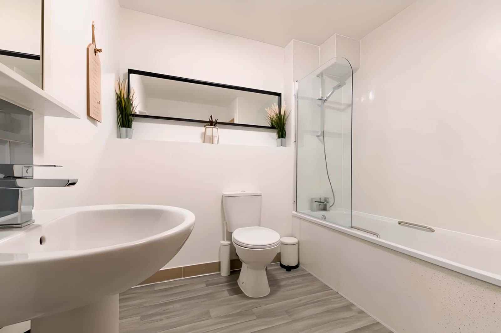 Two Bedroom Apartment - Bedroom?w=400&h=260&fit=crop&q=40&auto=format&trim=auto