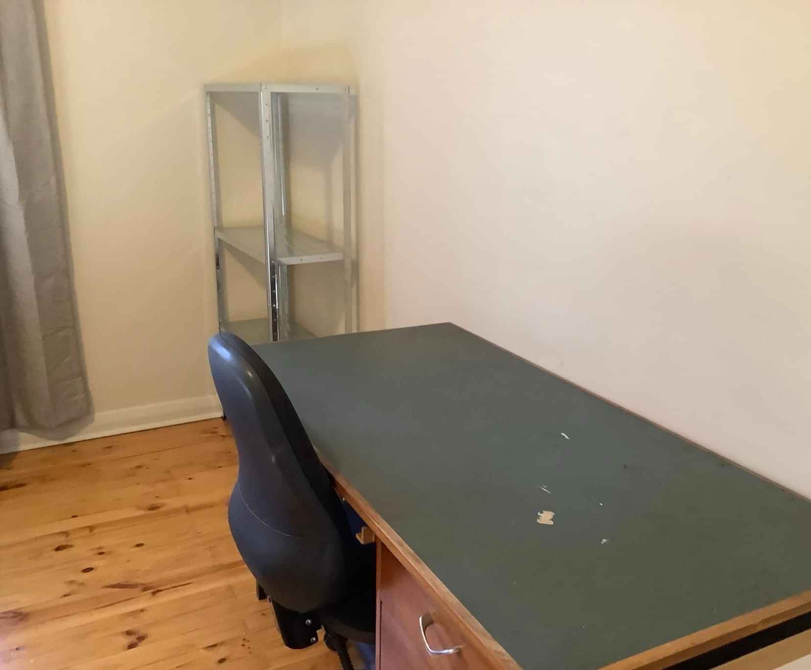 Room 2 - Bedroom?w=400&h=260&fit=crop&q=40&auto=format&trim=auto