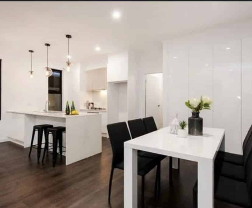 Exterior?w=400&h=260&fit=crop&q=40&auto=format&trim=auto