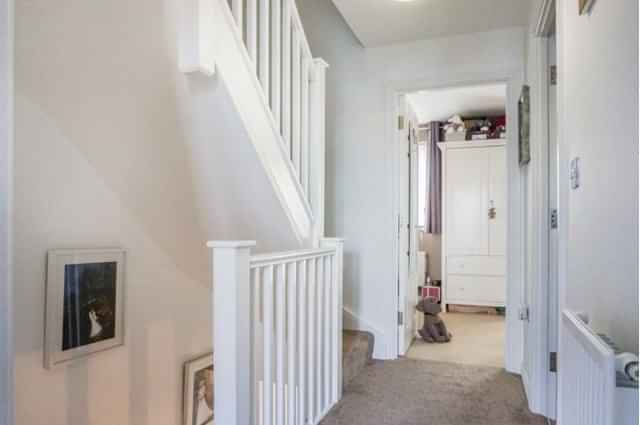 Exterior?w=400&h=260&fit=crop&q=40&auto=format&trim=auto