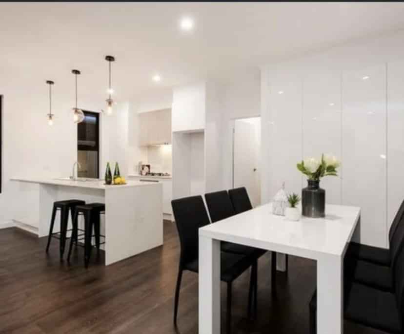 Exterior?w=400&h=260&fit=crop&q=40&auto=format&trim=auto