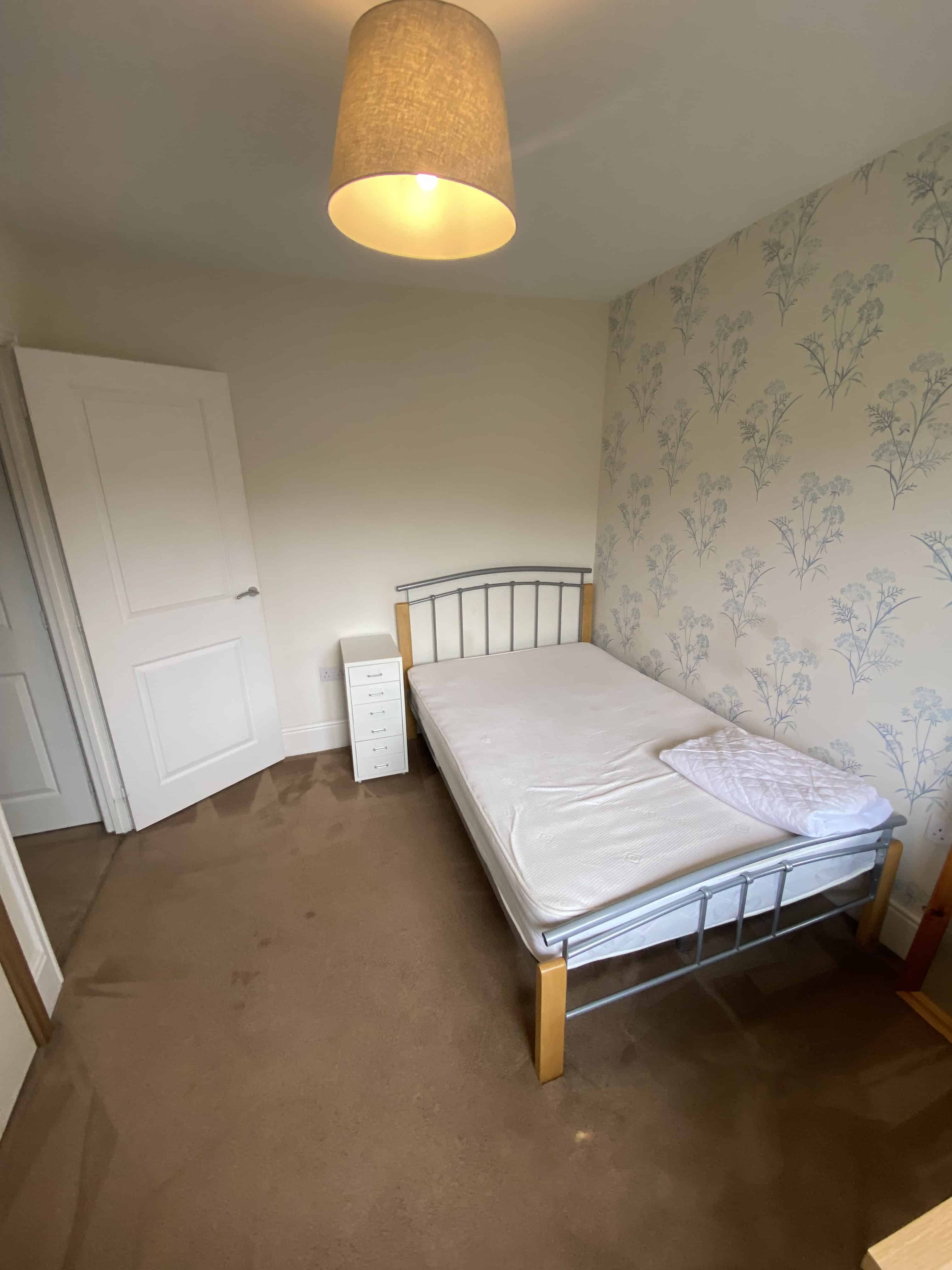 Exterior?w=400&h=260&fit=crop&q=40&auto=format&trim=auto