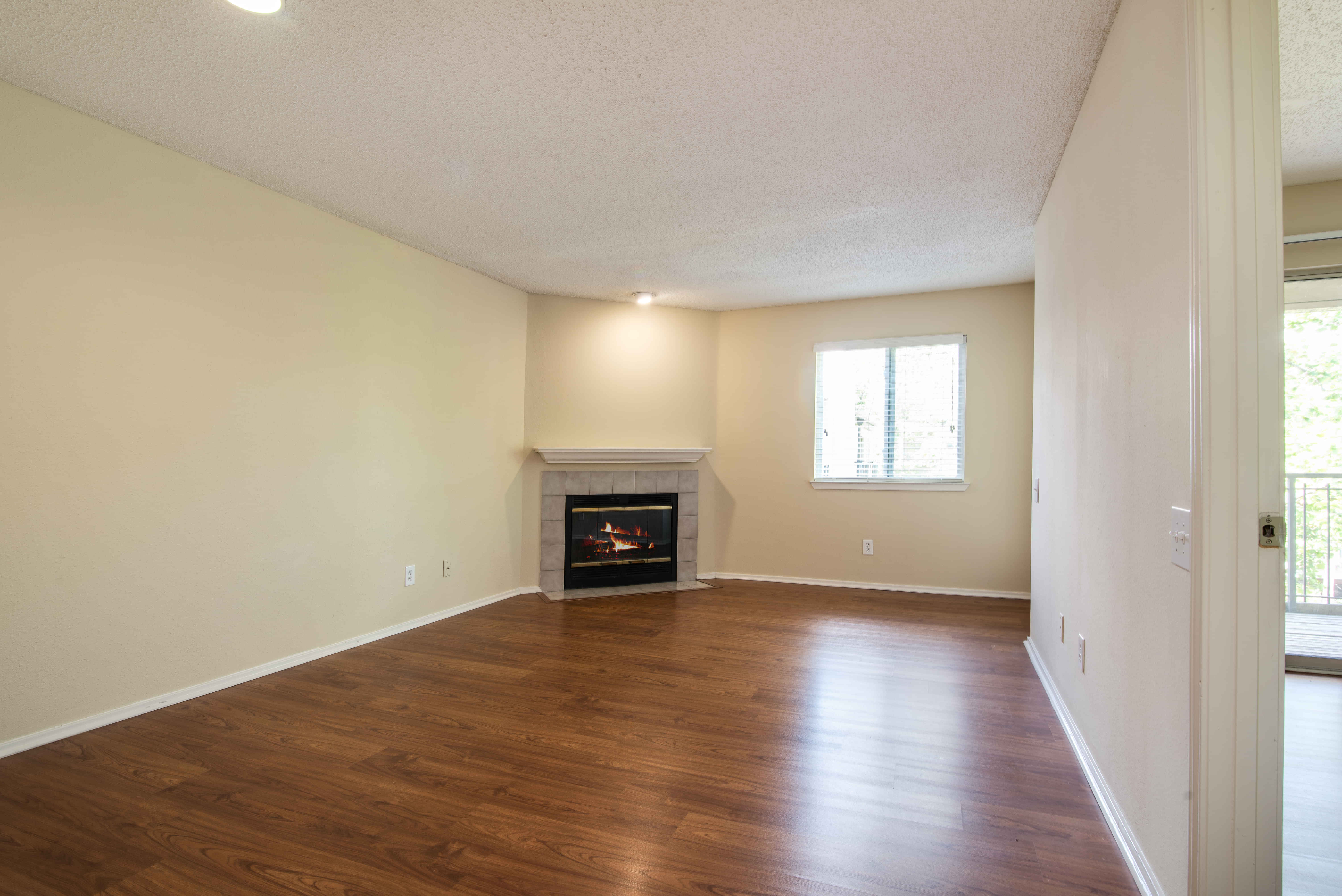 Exterior?w=400&h=260&fit=crop&q=40&auto=format&trim=auto