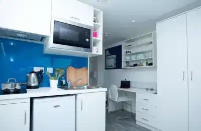 Amenities?w=400&h=260&fit=crop&q=40&auto=format&trim=auto