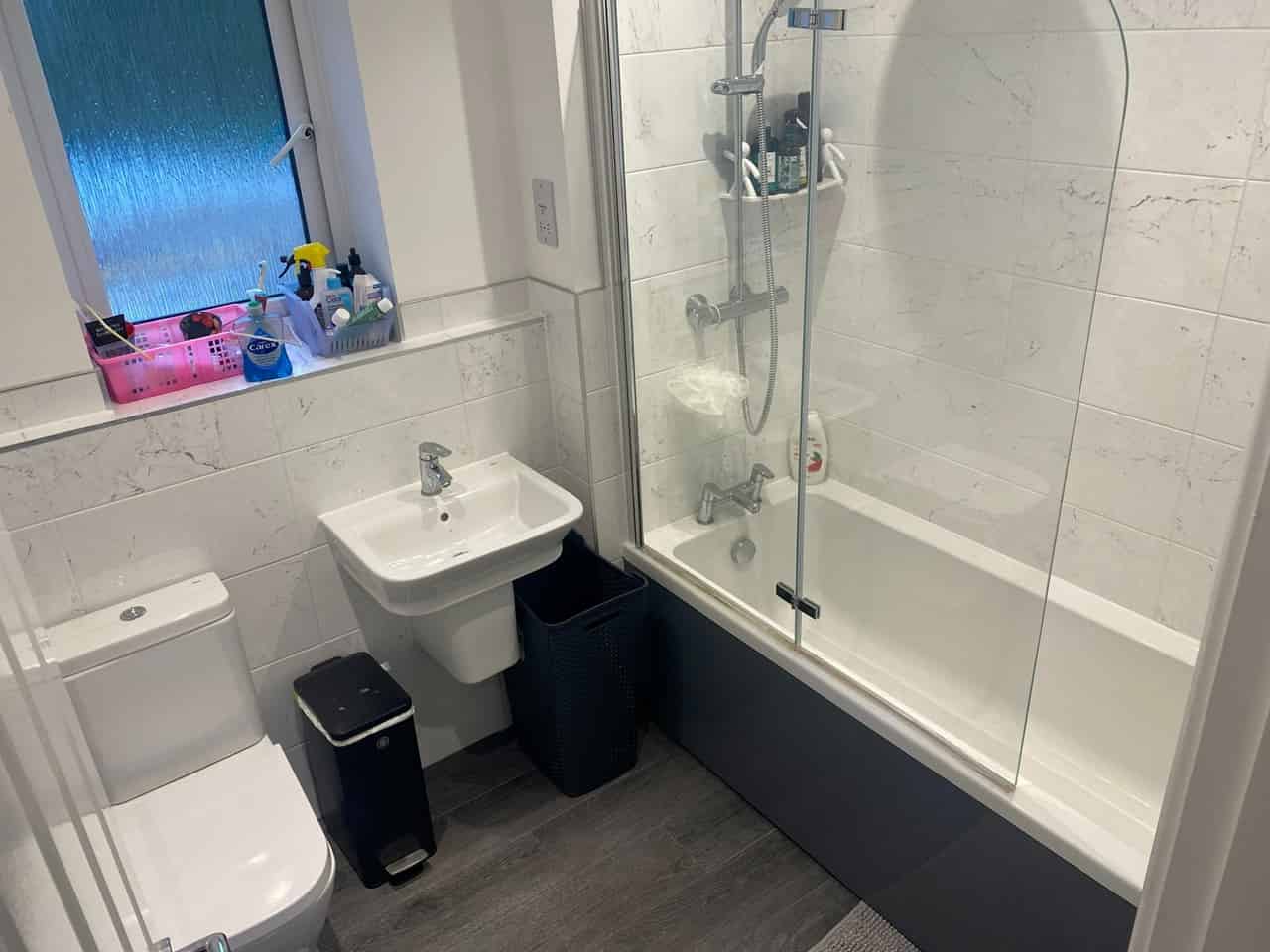 Common Area?w=400&h=260&fit=crop&q=40&auto=format&trim=auto