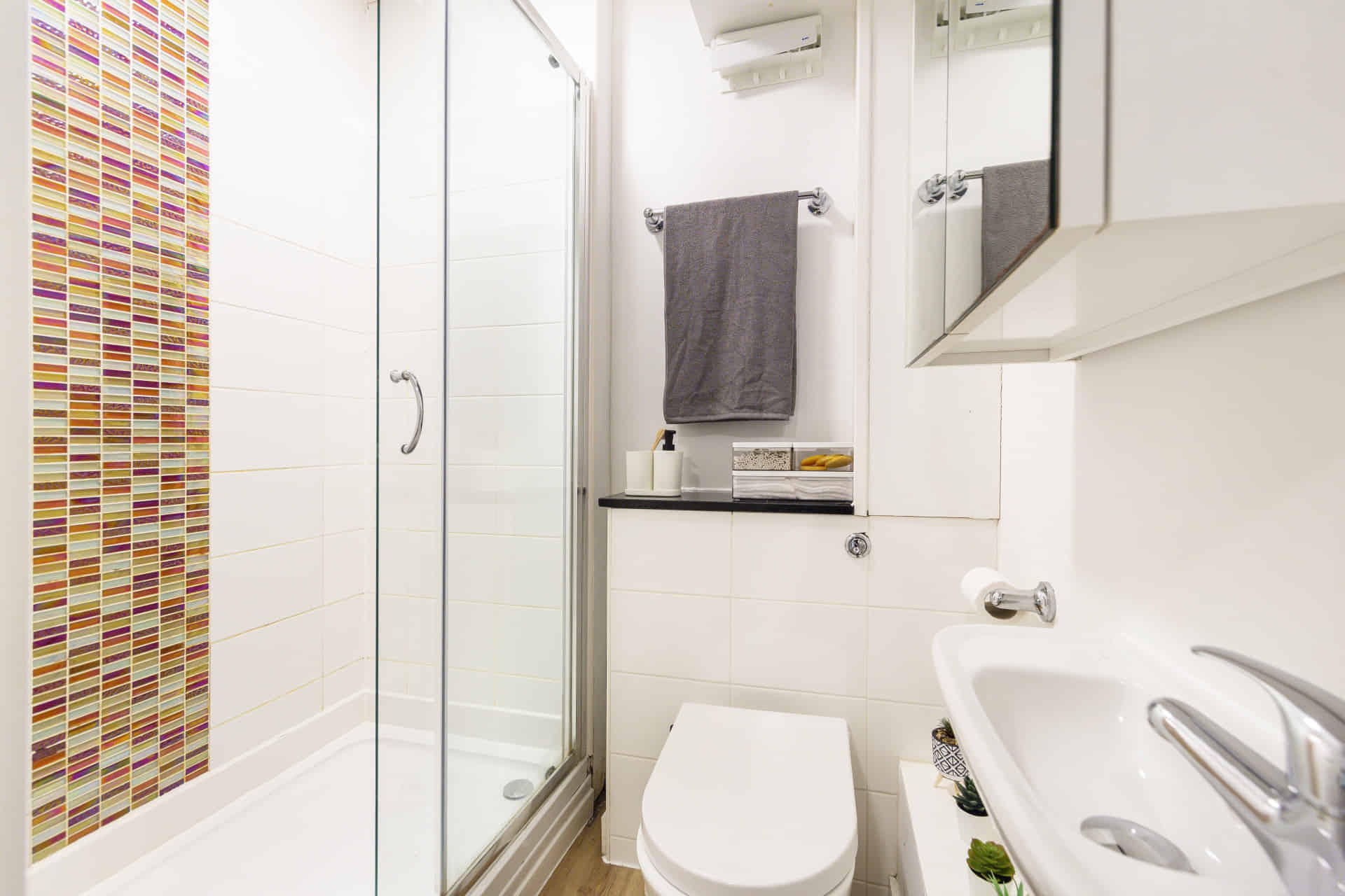 Common Area?w=400&h=260&fit=crop&q=40&auto=format&trim=auto