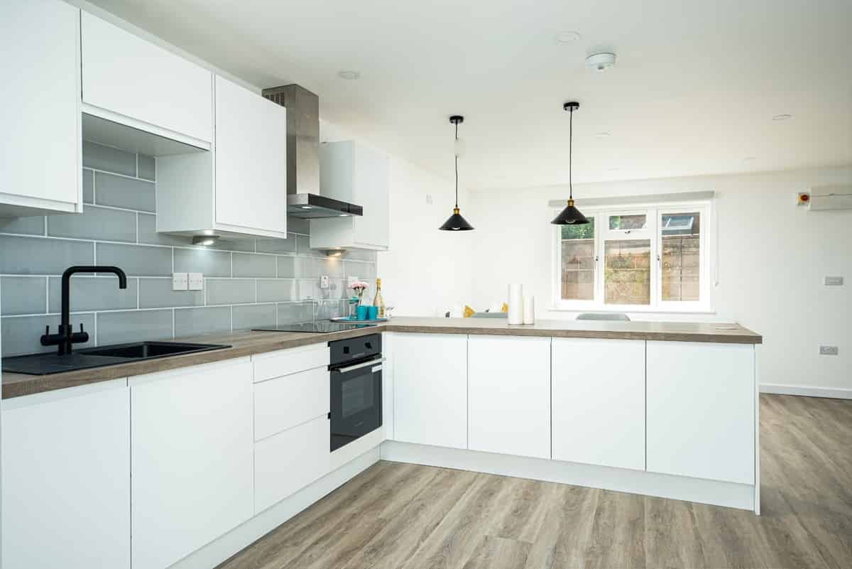 Exterior?w=400&h=260&fit=crop&q=40&auto=format&trim=auto