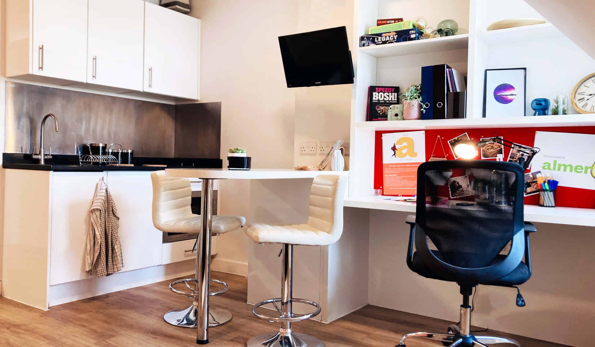 Common Area?w=400&h=260&fit=crop&q=40&auto=format&trim=auto