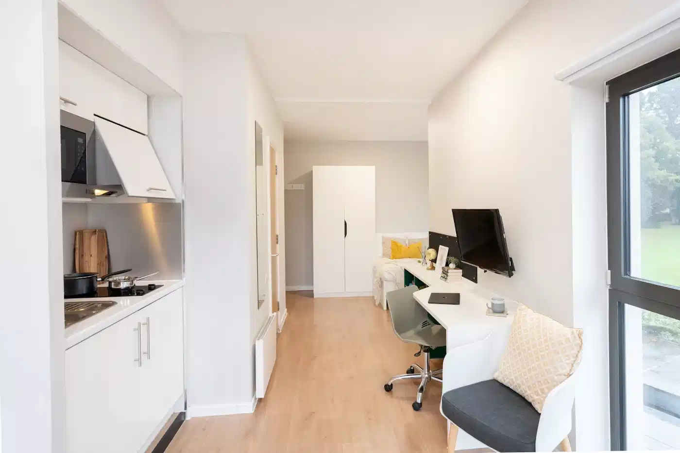 Common Area?w=400&h=260&fit=crop&q=40&auto=format&trim=auto