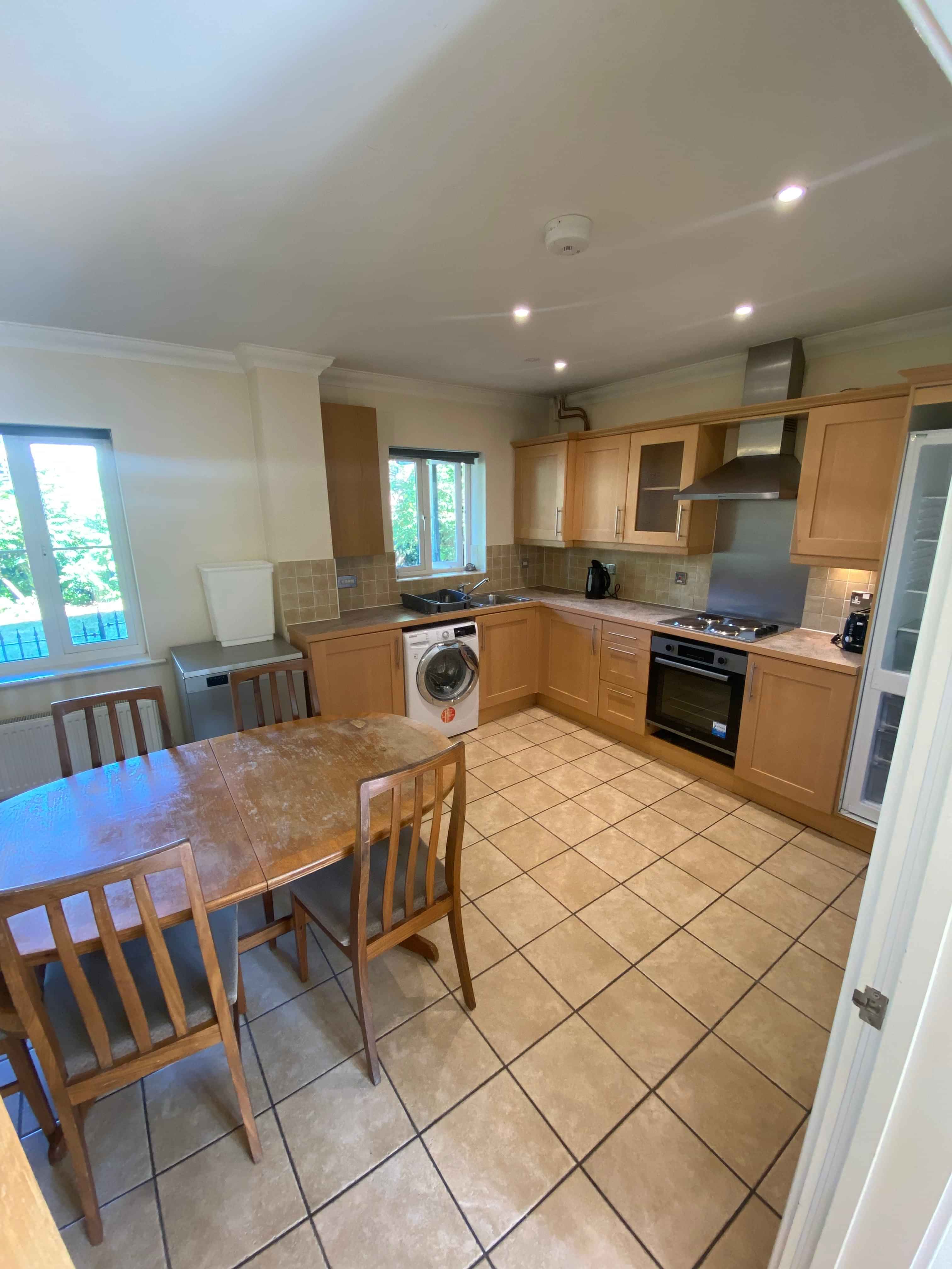 6 Bedroom Apartment, 43 Jekyll Cl, Stapleton, Stoke Gifford, Bristol BS16 1UX - Bristol, England, United Kingdom - 6 Bedroom 2 Bathroom Apartment - Kitchen
