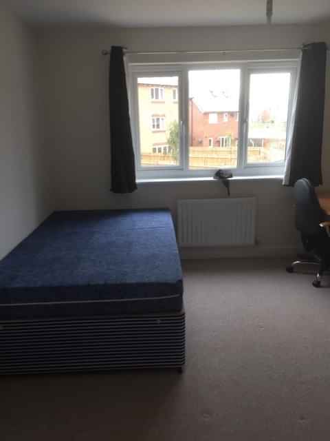 Common Area?w=400&h=260&fit=crop&q=40&auto=format&trim=auto