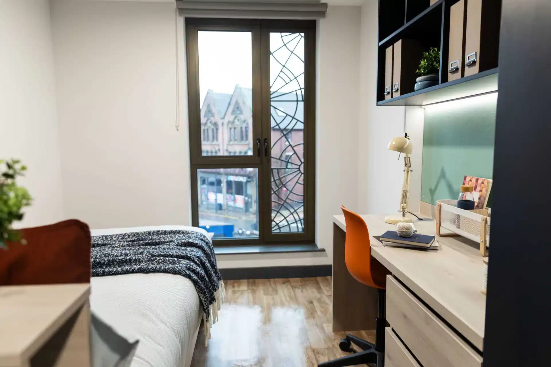 Amenities?w=400&h=260&fit=crop&q=40&auto=format&trim=auto