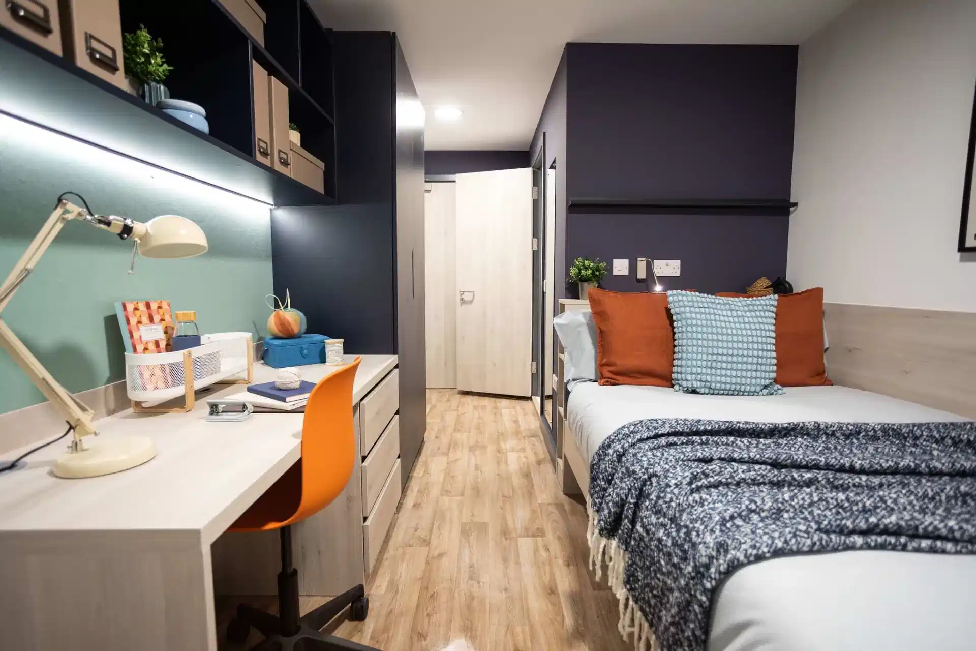 Amenities?w=400&h=260&fit=crop&q=40&auto=format&trim=auto