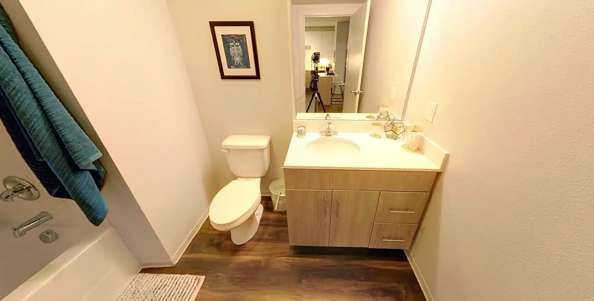 Exterior?w=400&h=260&fit=crop&q=40&auto=format&trim=auto