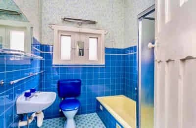 Room 2 - Bedroom?w=400&h=260&fit=crop&q=40&auto=format&trim=auto