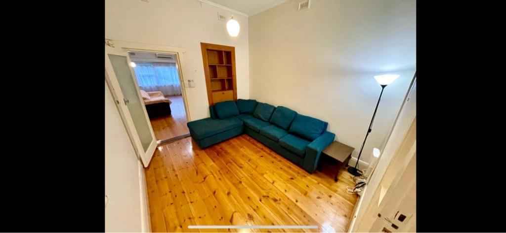 Room 4 - Bedroom?w=400&h=260&fit=crop&q=40&auto=format&trim=auto