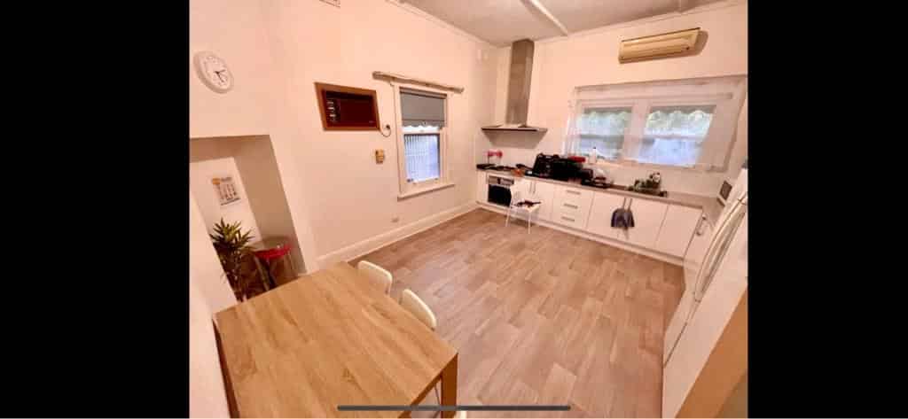 Room 2 - Bedroom?w=400&h=260&fit=crop&q=40&auto=format&trim=auto