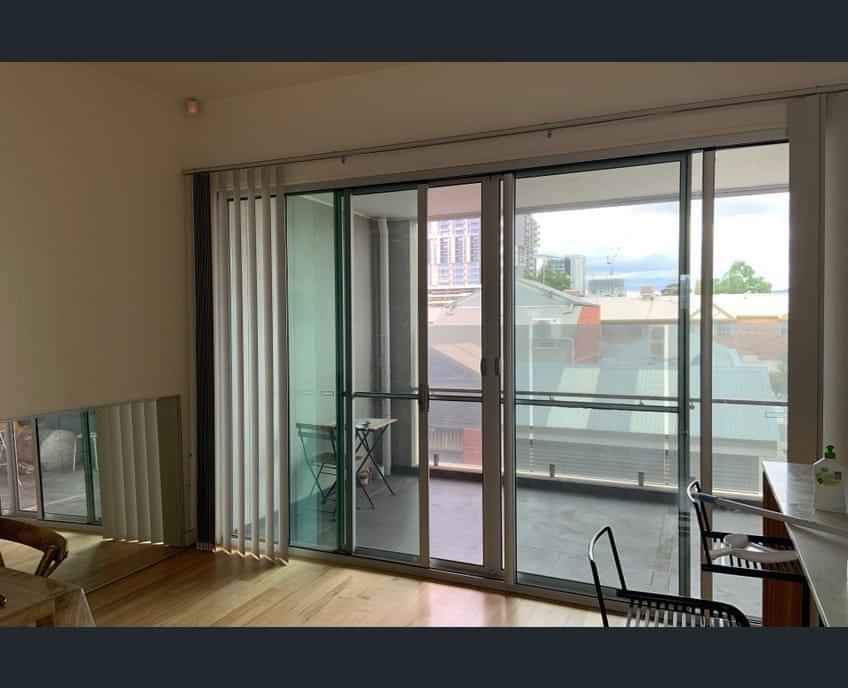 Bedroom?w=400&h=260&fit=crop&q=40&auto=format&trim=auto