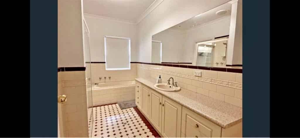 Room in a 5 Bedroom Apartment, 66 Alfred Street, Adelaide City Council, Adelaide 5000 (Room 4) - Adelaide, South Australia, Australia - Room 5 - Bathroom