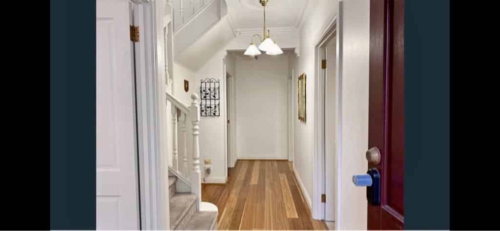 Room 3 - Bathroom?w=400&h=260&fit=crop&q=40&auto=format&trim=auto