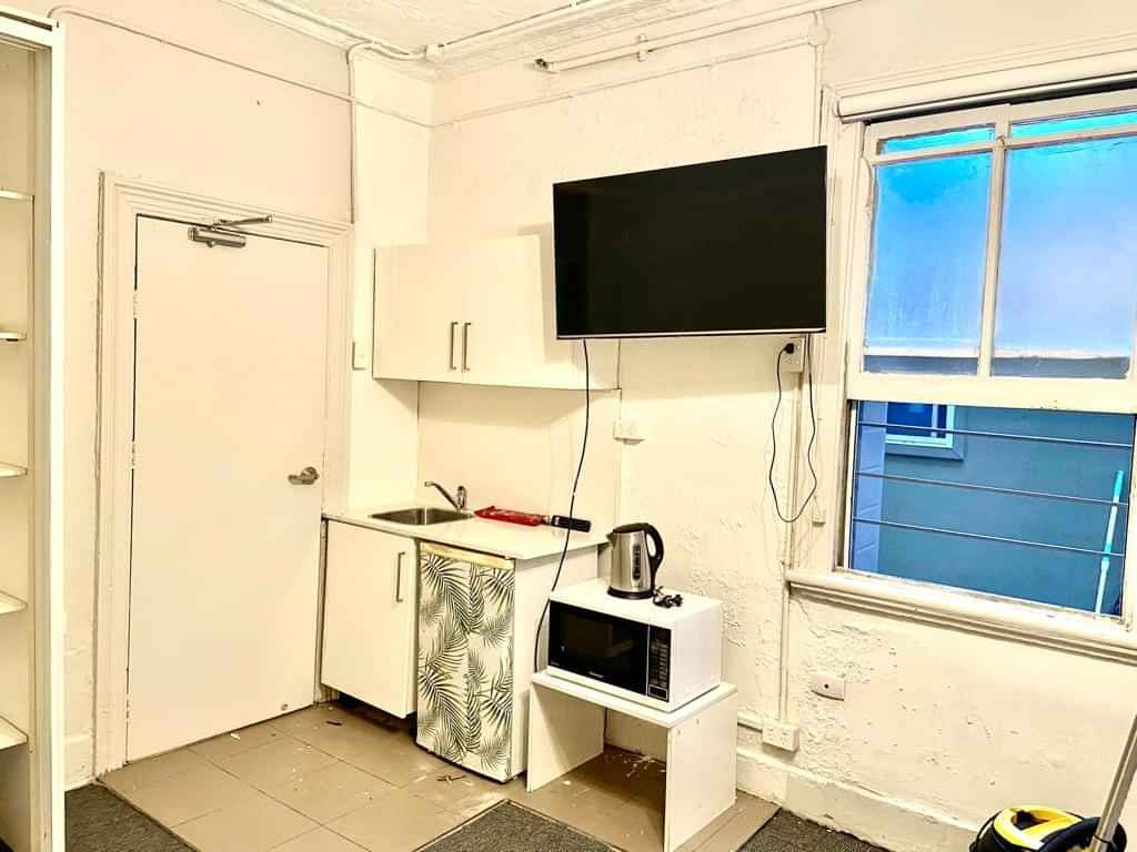 Kitchen?w=400&h=260&fit=crop&q=40&auto=format&trim=auto