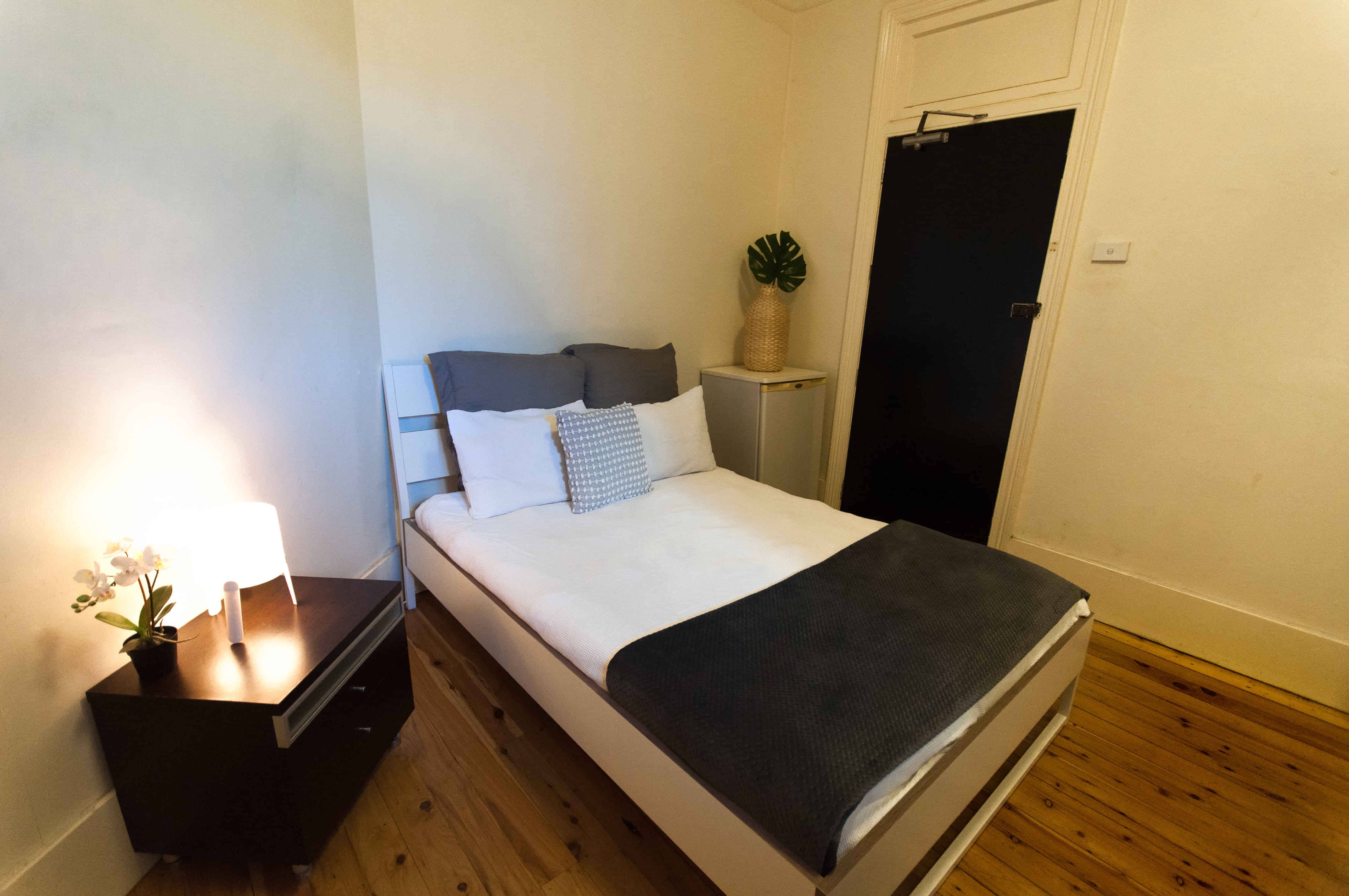 Kitchen?w=400&h=260&fit=crop&q=40&auto=format&trim=auto