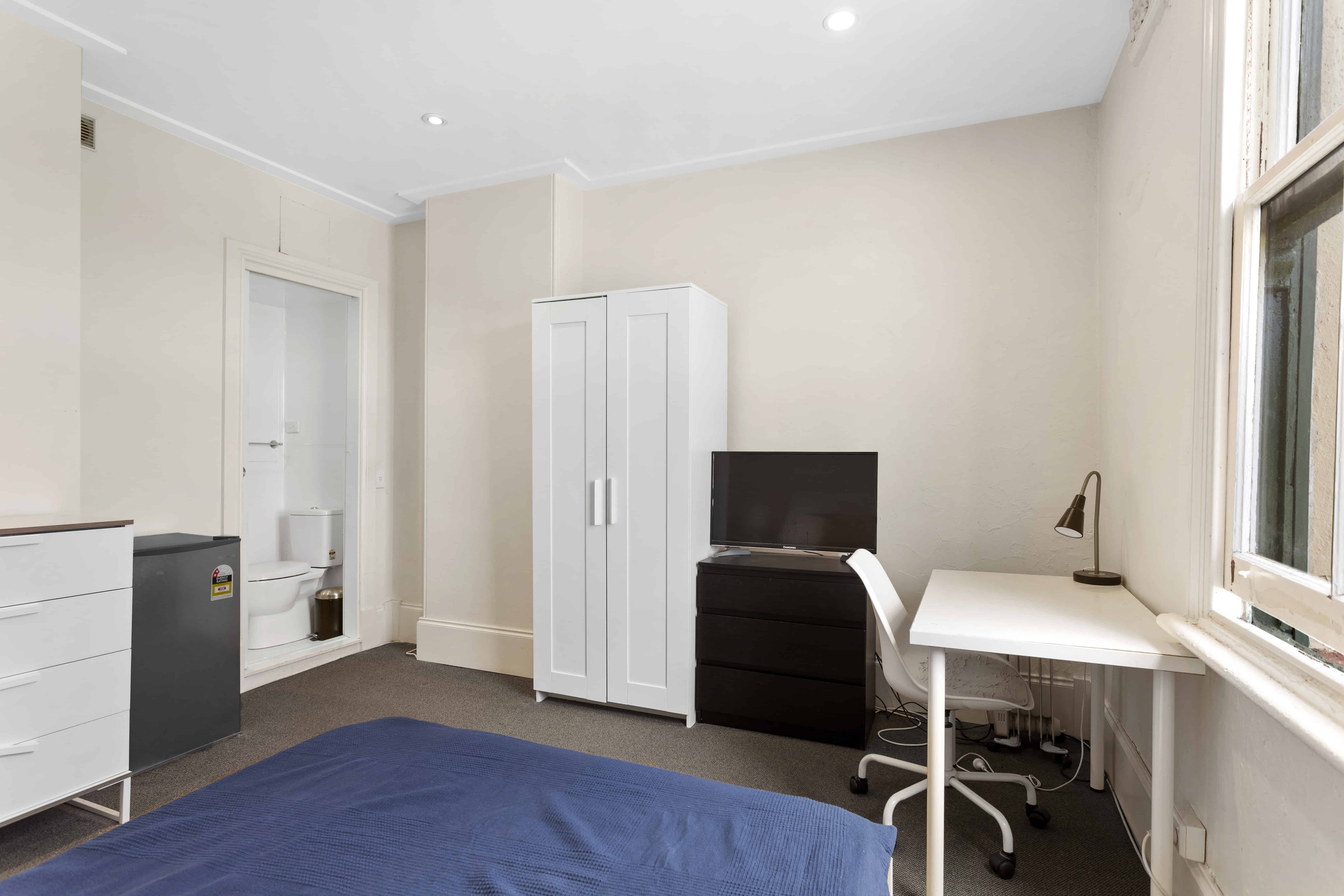 Common Area?w=400&h=260&fit=crop&q=40&auto=format&trim=auto