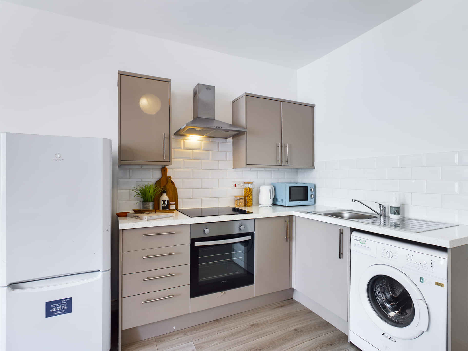 Room 1 - Bathroom?w=400&h=260&fit=crop&q=40&auto=format&trim=auto