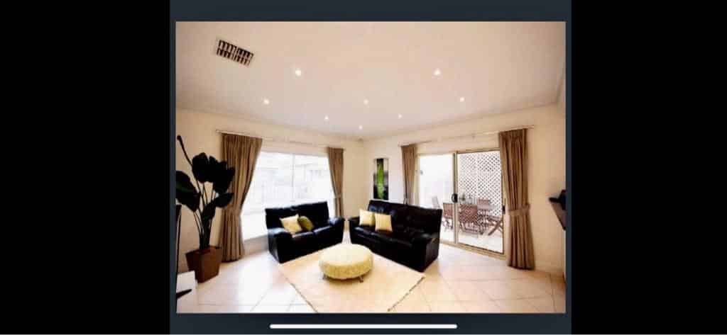 Room 2 - Bathroom?w=400&h=260&fit=crop&q=40&auto=format&trim=auto