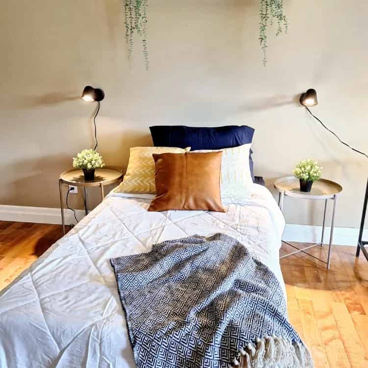 Ash Room ( 1 Bed 1 Bath ) - Bedroom?w=400&h=260&fit=crop&q=40&auto=format&trim=auto