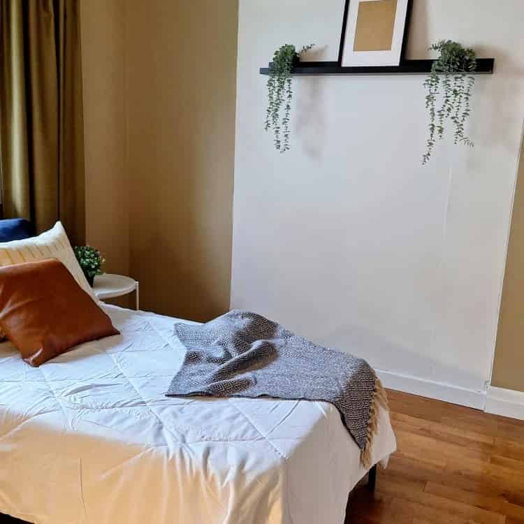 Hemlock Room( 1 Bed 1 Bath ) - Bedroom?w=400&h=260&fit=crop&q=40&auto=format&trim=auto