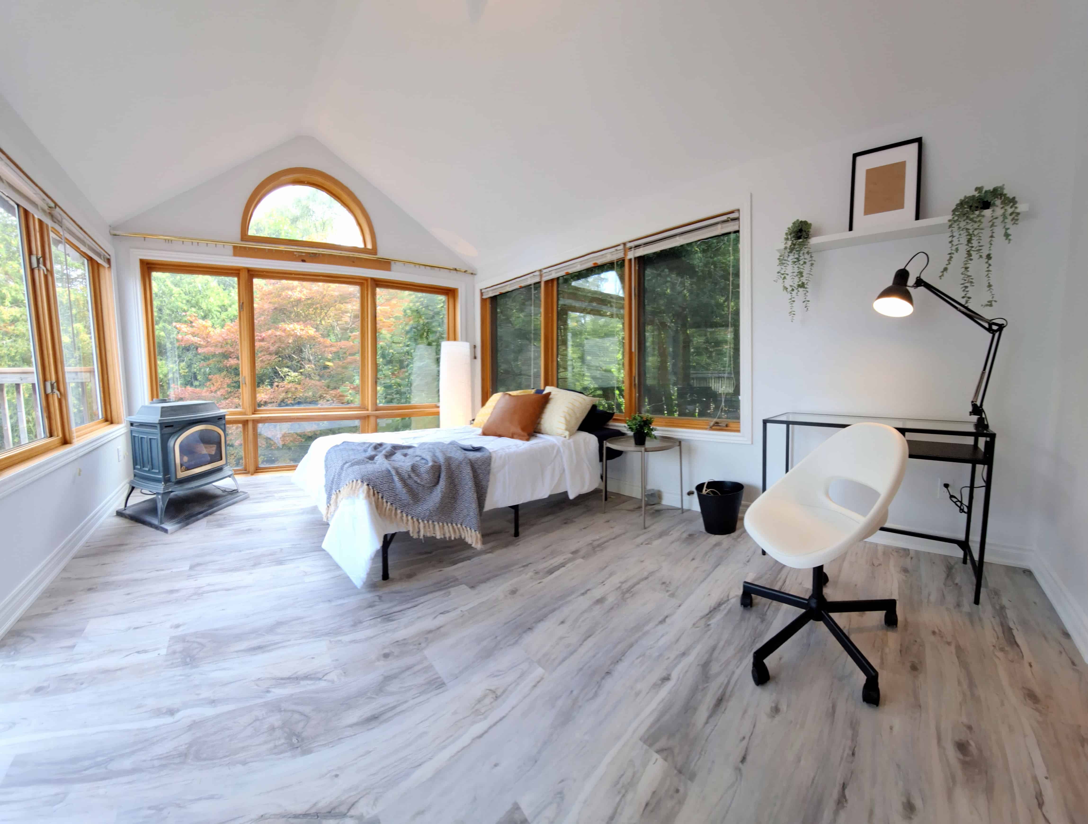 Bedroom?w=400&h=260&fit=crop&q=40&auto=format&trim=auto