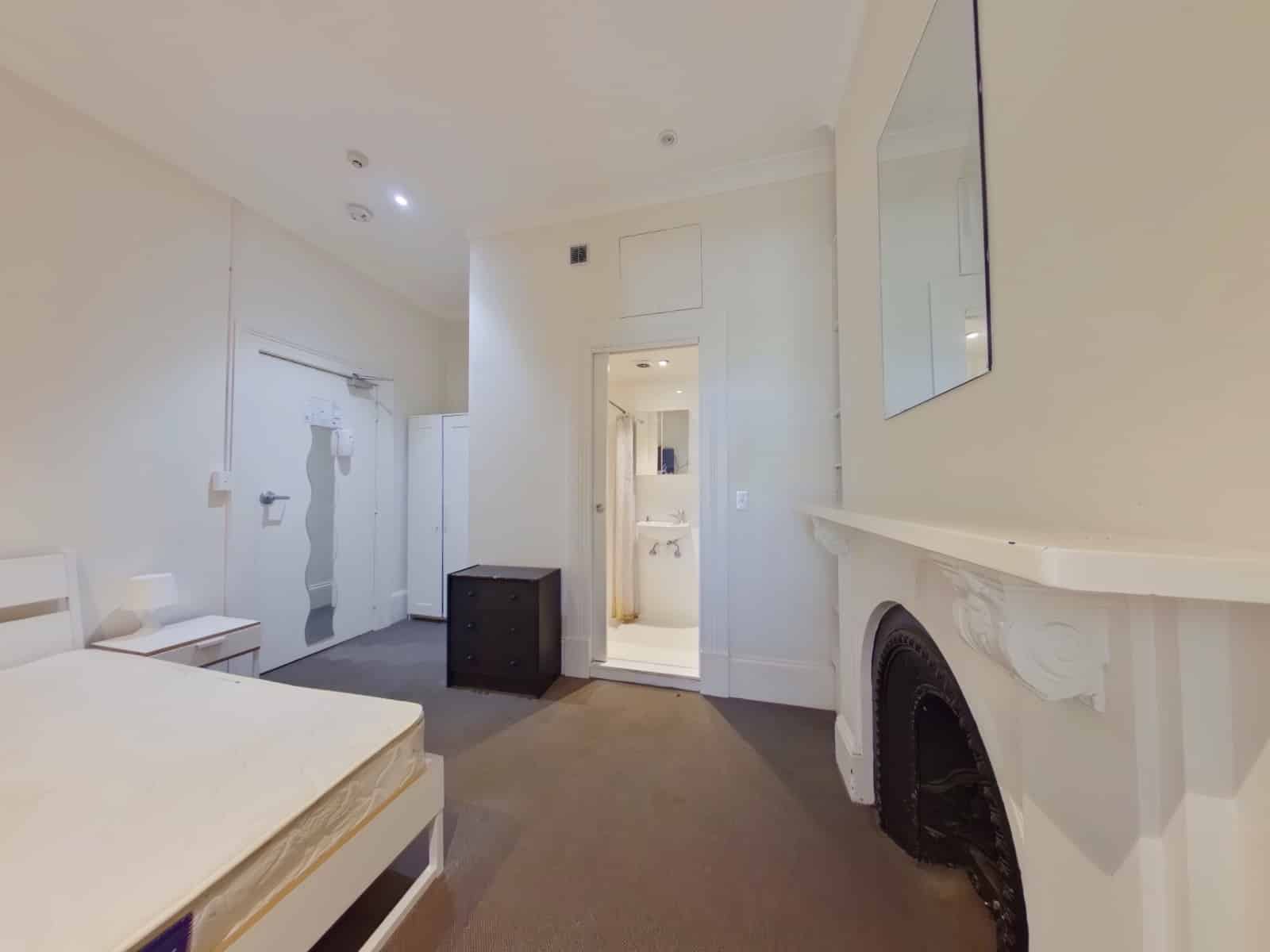 Common Area?w=400&h=260&fit=crop&q=40&auto=format&trim=auto