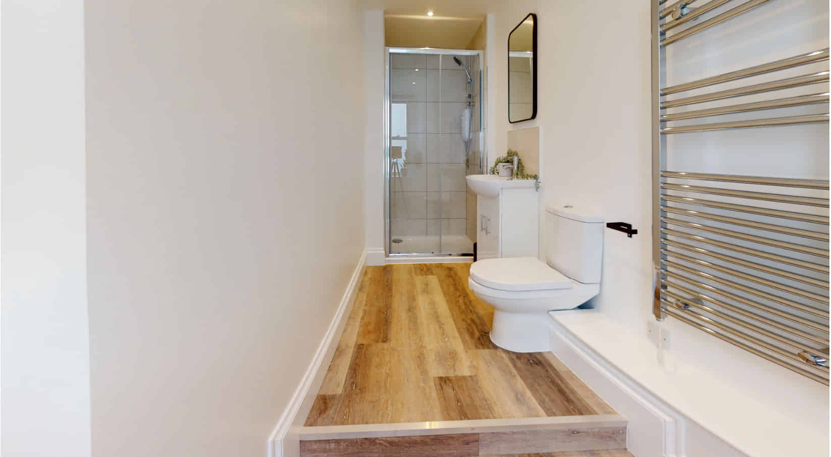 Room in a 11 Bedroom Apartment, Whiteladies Rd, Clifton, Bristol BS8 2QN - Bristol, England, United Kingdom - Bedroom 1 Gold - Bathroom