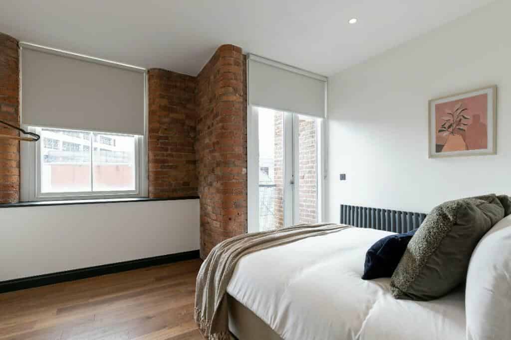 Room 1 - Common Area?w=400&h=260&fit=crop&q=40&auto=format&trim=auto