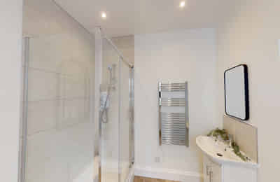 Room in a 12 Bedroom Apartment, Whiteladies Rd, Clifton, Bristol BS8 2QN - Bristol, England, United Kingdom - Bedroom 1 Silver - Bathroom