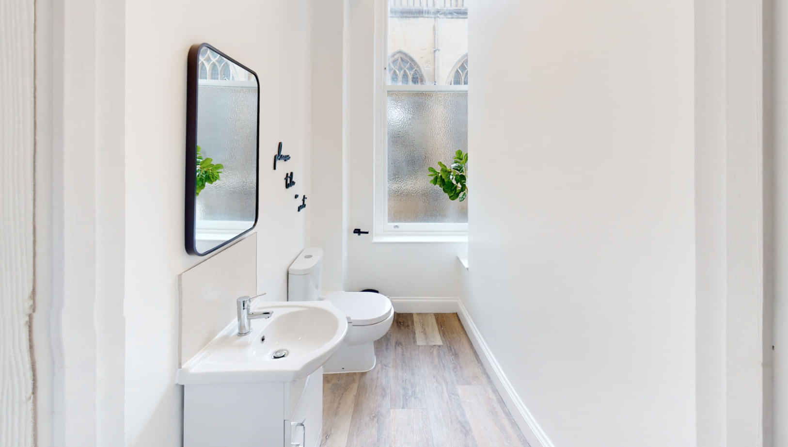 Bedroom 6 Silver - Bathroom?w=400&h=260&fit=crop&q=40&auto=format&trim=auto