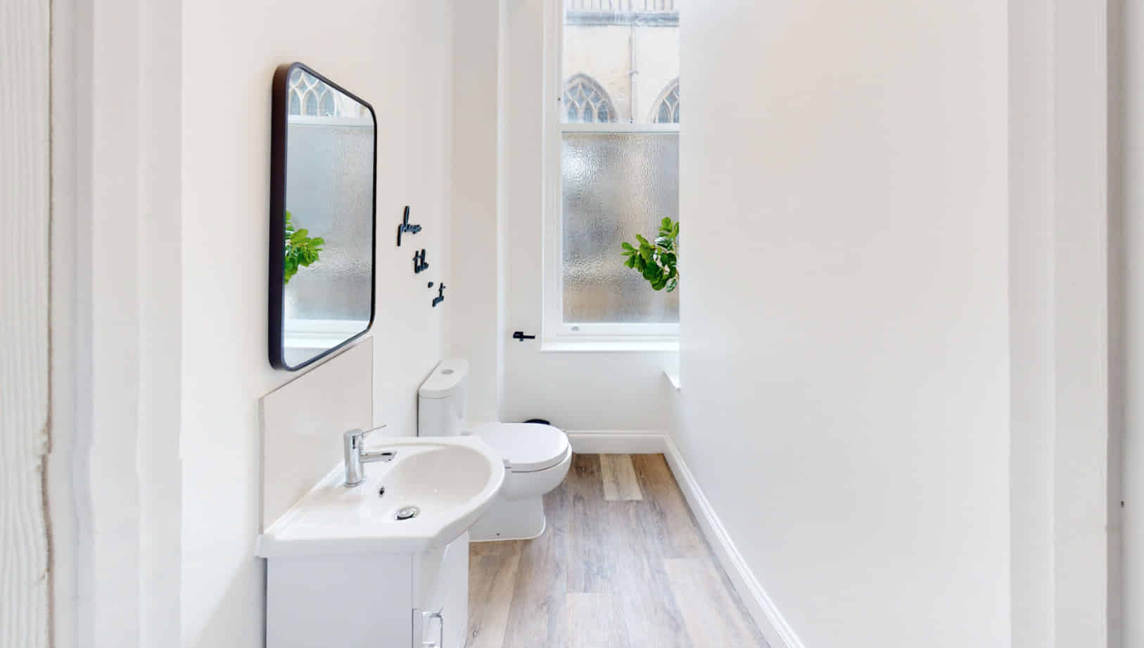 Bedroom 1 Silver - Bathroom?w=400&h=260&fit=crop&q=40&auto=format&trim=auto