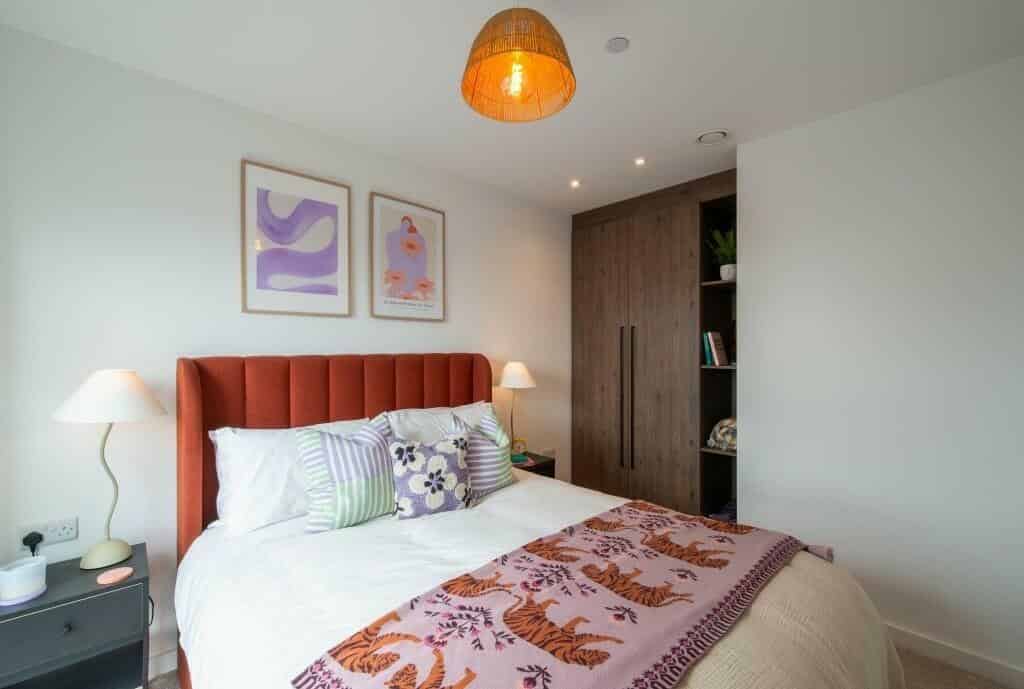 Common Area?w=400&h=260&fit=crop&q=40&auto=format&trim=auto