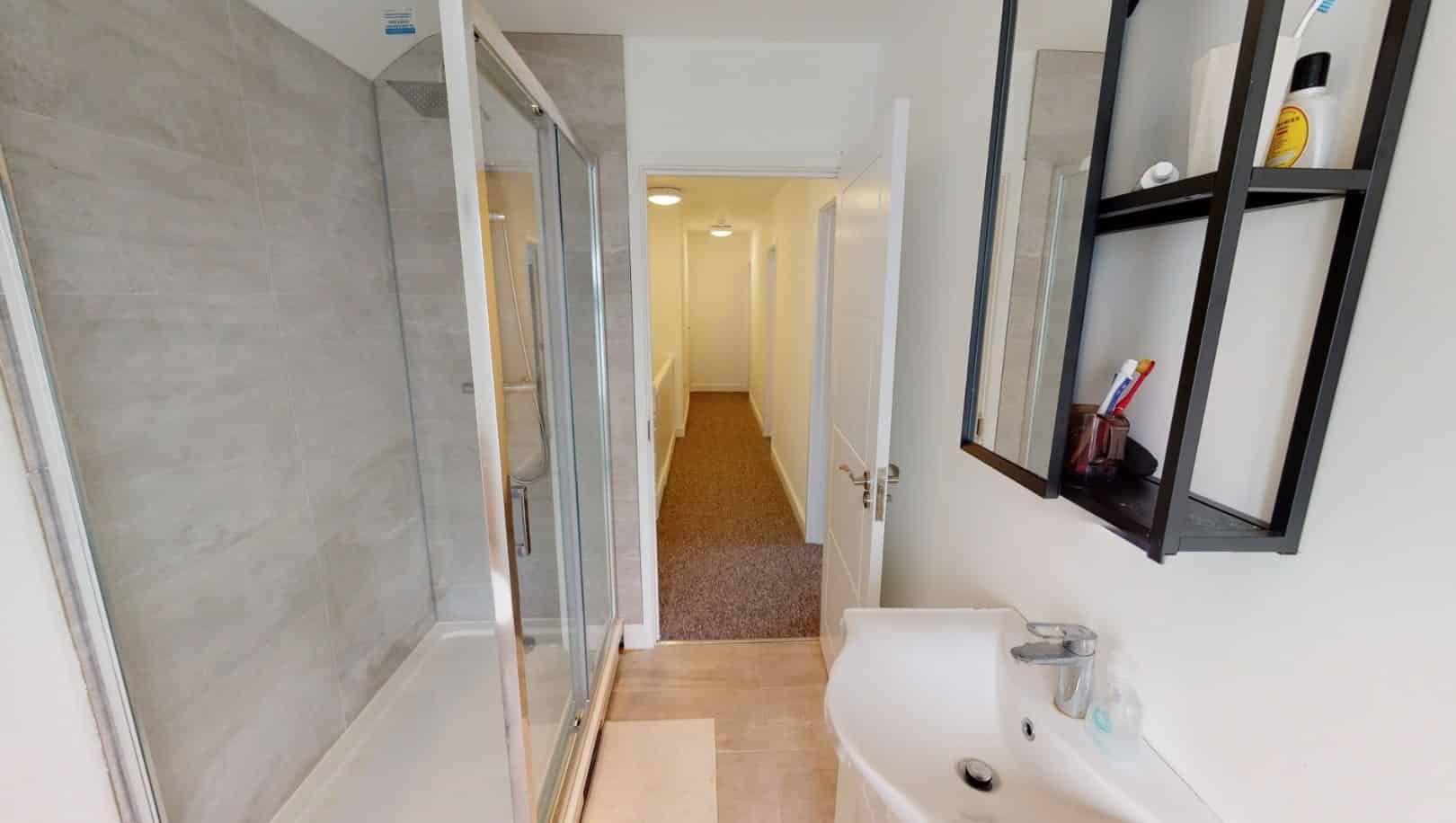 5 Bedroom Apartment - Kitchen?w=400&h=260&fit=crop&q=40&auto=format&trim=auto