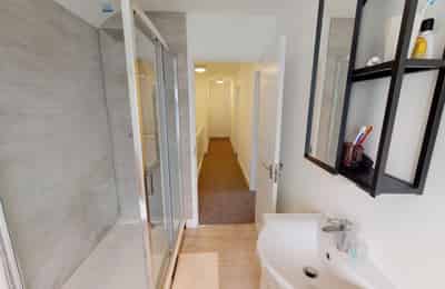 5 Bedroom Apartment - Kitchen?w=400&h=260&fit=crop&q=40&auto=format&trim=auto