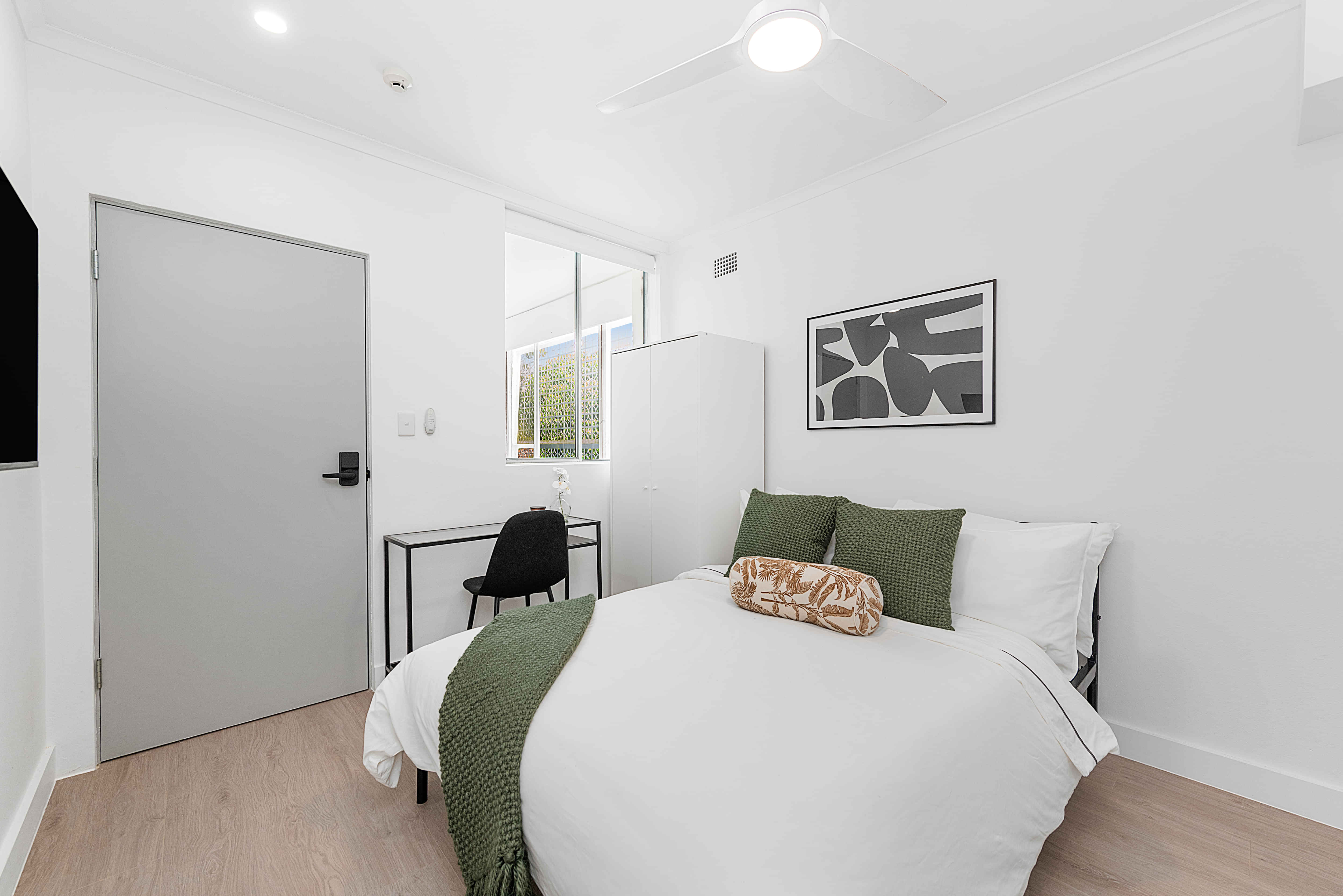 Studio 8 - Bedroom?w=400&h=260&fit=crop&q=40&auto=format&trim=auto