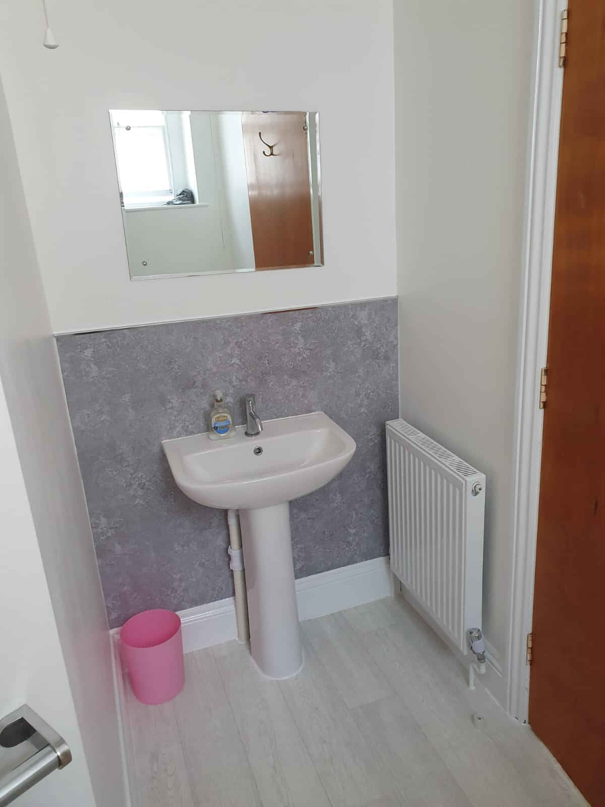 Exterior?w=400&h=260&fit=crop&q=40&auto=format&trim=auto