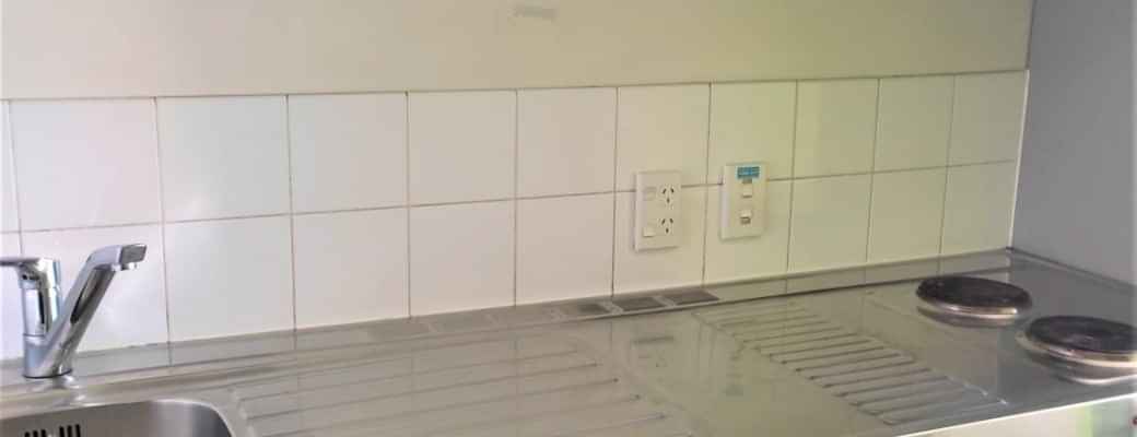 Exterior?w=400&h=260&fit=crop&q=40&auto=format&trim=auto