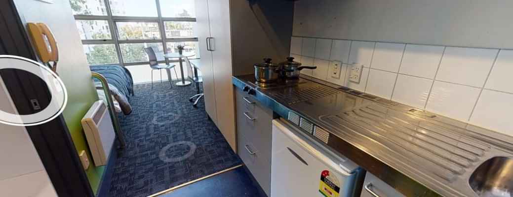 Exterior?w=400&h=260&fit=crop&q=40&auto=format&trim=auto