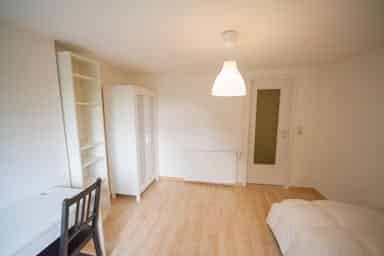 Basselweg 83, Hamburg - Hamburg, Germany - Room 1 - Amenities