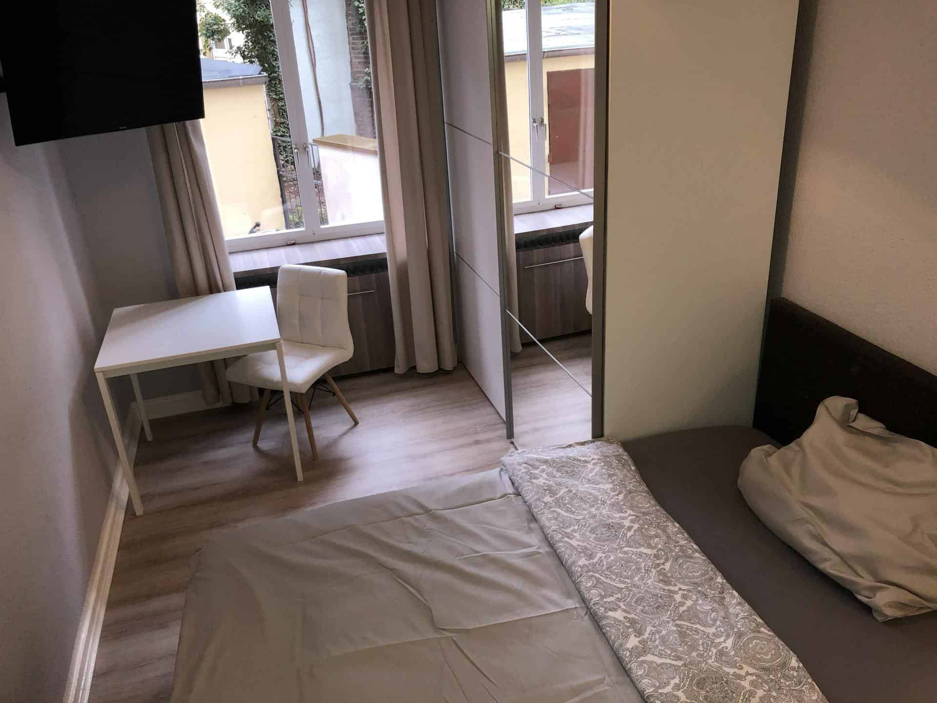 Private Room (13 Sqm) - Amenities?w=400&h=260&fit=crop&q=40&auto=format&trim=auto