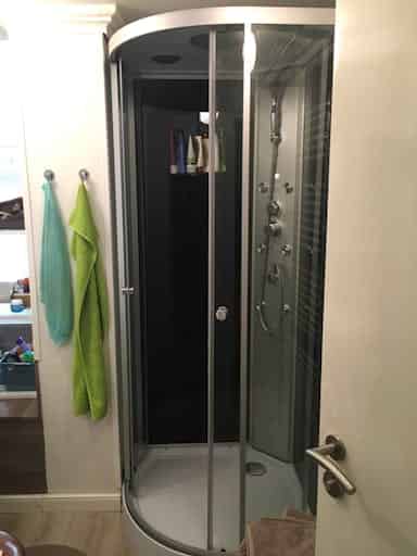 Room 1  - Bedroom?w=400&h=260&fit=crop&q=40&auto=format&trim=auto