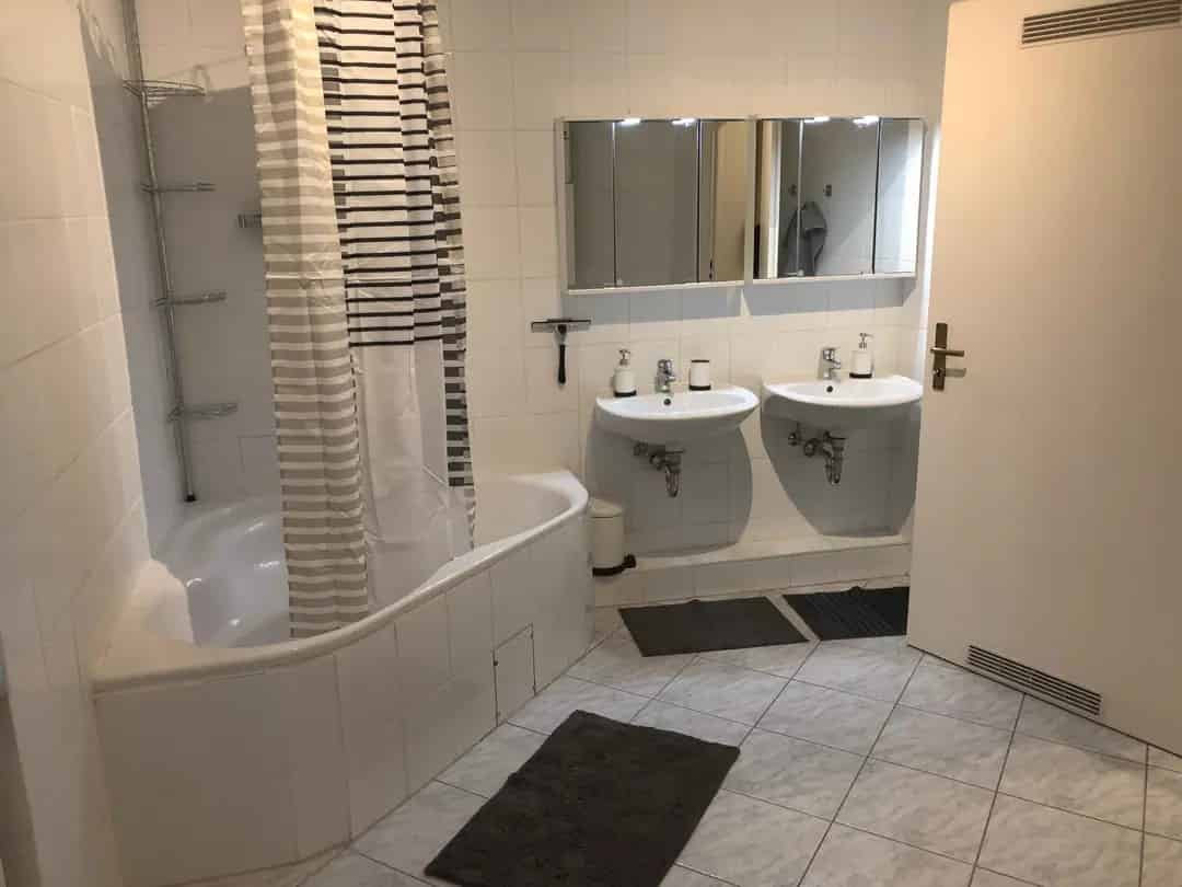 Kitchen?w=400&h=260&fit=crop&q=40&auto=format&trim=auto