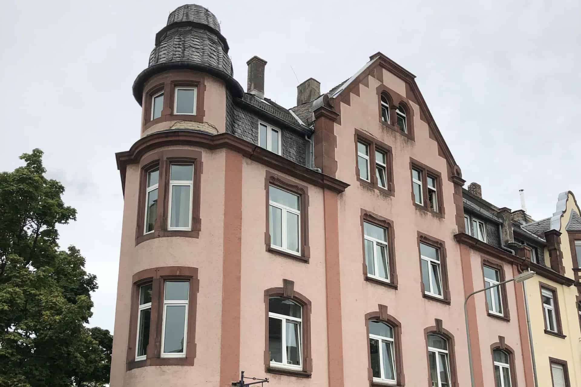 ?w=400&h=260&fit=crop&q=40&auto=format&trim=auto